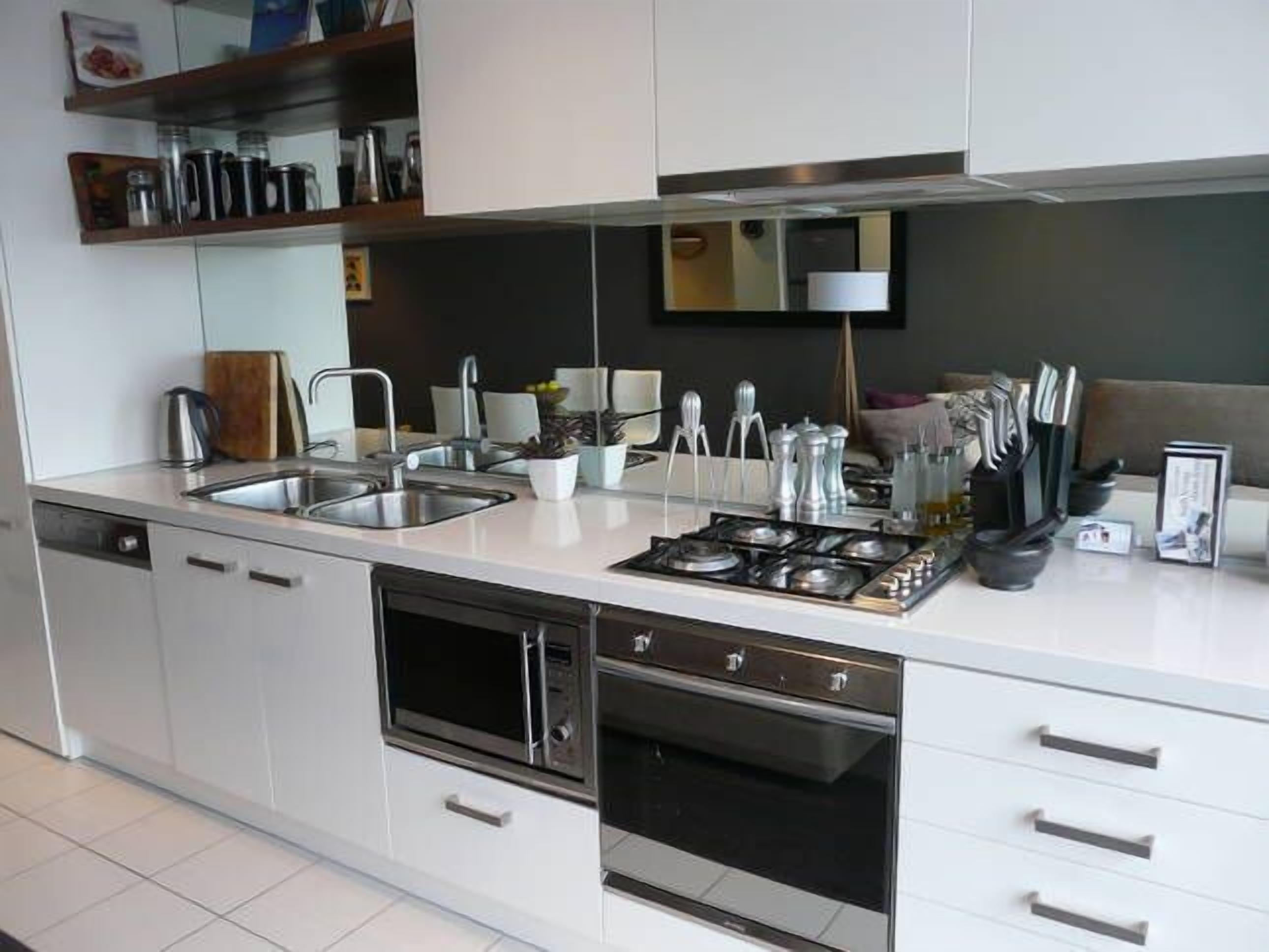 Luxury Apt in Southbank — image 8