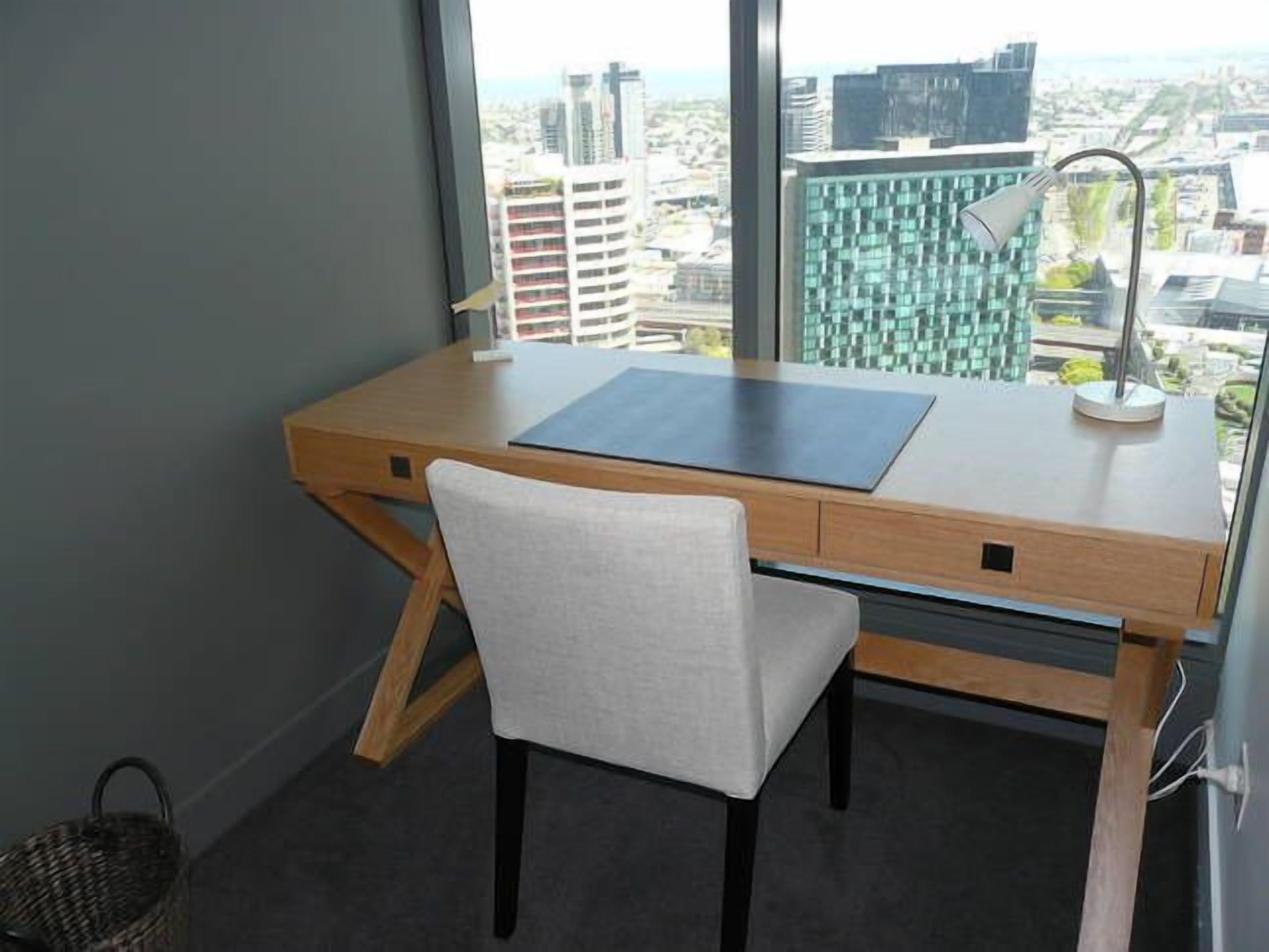 Luxury Apt in Southbank — image 14