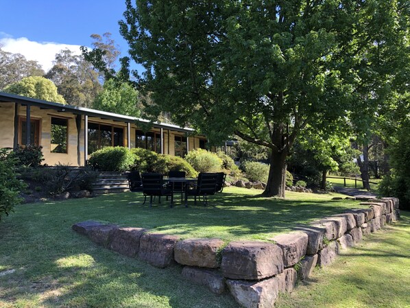 屋外ダイニングエリア