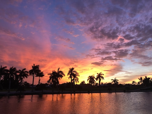Ultimate relaxation in your home away from home! Backs to golf course!
