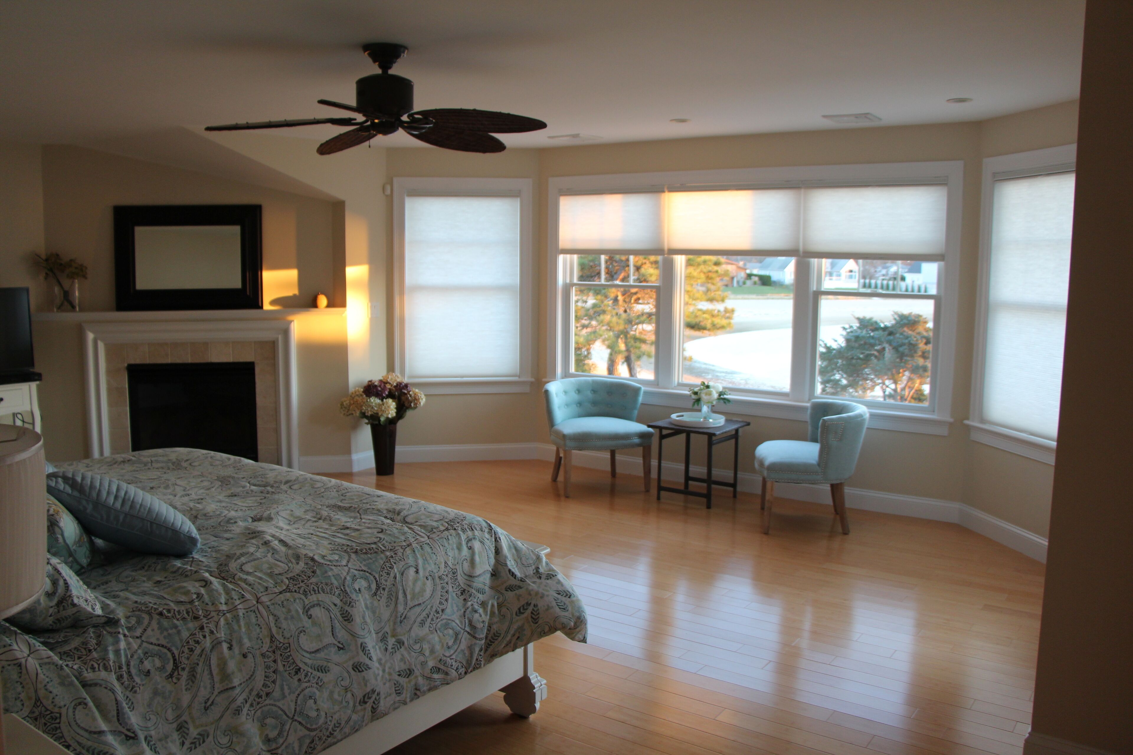 Waterfront 4 bedroom, 4.5 Bath home with multiple decks!