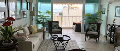 Smart TV, DVD player, stereo