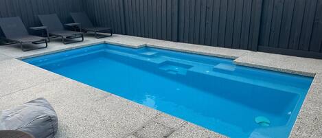 Een verwarmd zwembad