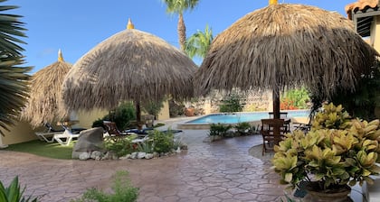4 dormitorios Villa de lujo, piscina privada, a corta distancia a Ritz y Marriott Beach!