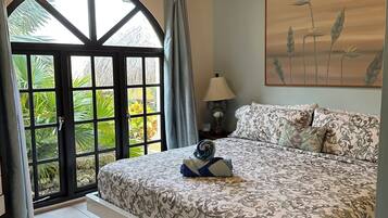 4 bedrooms, in-room safe, desk, iron/ironing board