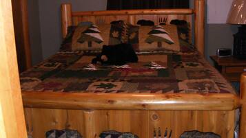 4 bedrooms, iron/ironing board, free WiFi, bed sheets