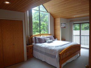 4 室のベッドルーム、WiFi (無料)、ベッドシーツ