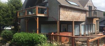 Hot Tub, 5 Smart TV's, & 2 Kitchens is an Entertainer's Delight w/Ocean Views