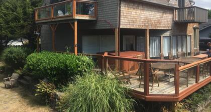 Hot Tub, 5 Smart TV's, & 2 Kitchens is an Entertainer's Delight w/Ocean Views