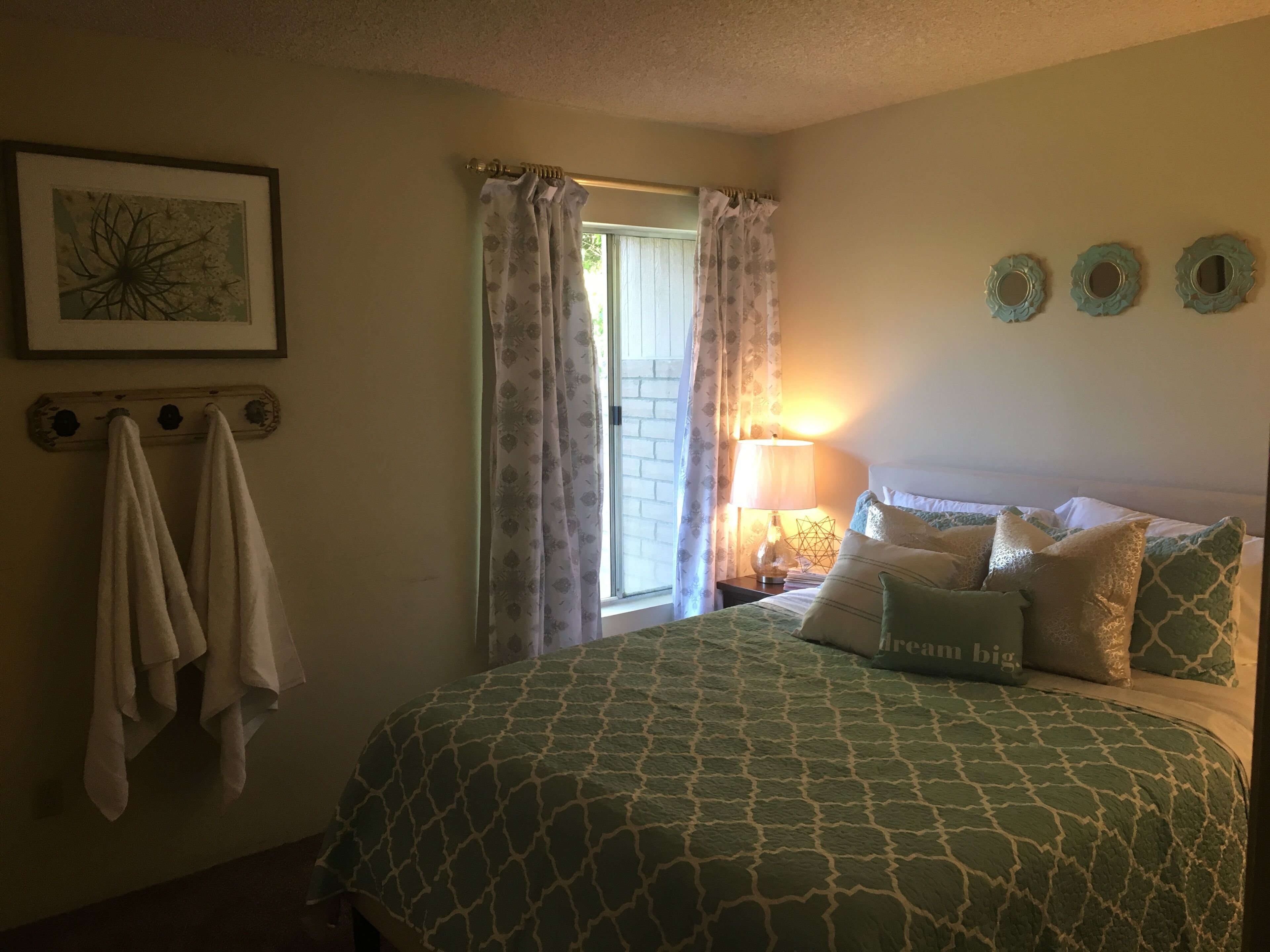 2 chambres, fer et planche à repasser, accès au Wi-Fi (inclus)