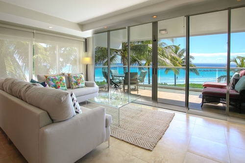 Superbe condo 2 chambres en bord de mer avec piscine - Ocean One 204