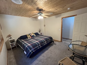2 chambres, fer et planche à repasser, lit parapluie, Wi-Fi gratuit
