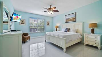 3 bedrooms, desk, iron/ironing board, travel crib