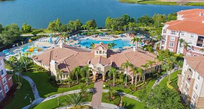 Spectacular Spotless Condo Minutes to Disney, Universal, SeaWorld 1823 sqft SE