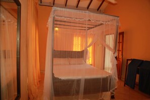 2 bedrooms, WiFi, bed sheets - Downhill Lagoon - 2BR with en suite(hotwater facilities) in two story house (Tangalle)