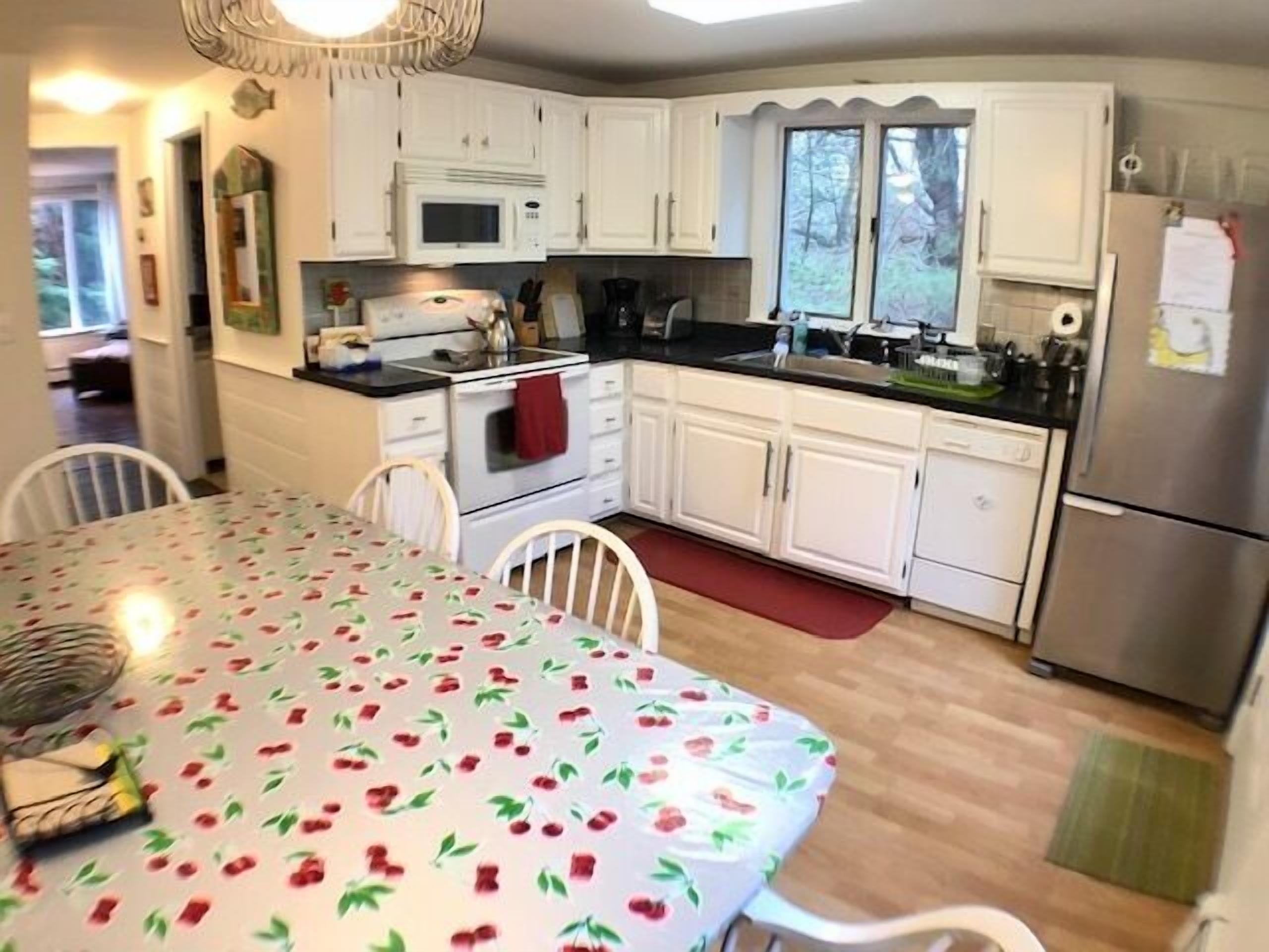 Cozy Home in Quiet & Convenient Area