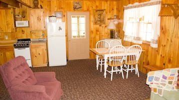 Téléviseur, lecteur de DVD, livres, sélection de films