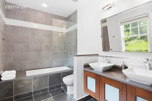Combined shower/tub, jetted tub, eco-friendly toiletries, hair dryer