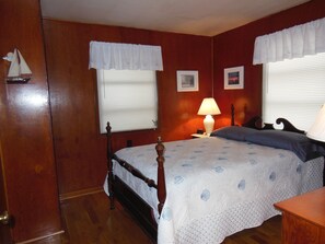 3 bedrooms, iron/ironing board, free WiFi, bed sheets - Beachfront House on James River.  Near Historic Jamestowne and Williamsburg (Surry)