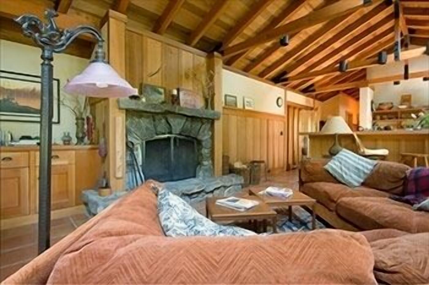 Secluded Hideaway Cottage By Mt Stream  Near Hiking, Biking, Skiing, Hot Springs
