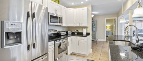 Frigorífic, microones, forn i placa de cuina