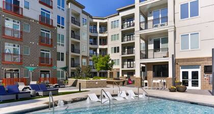 Centrally located in Uptown Charlotte. Walk to everything. Gym, Pool, Free Parking