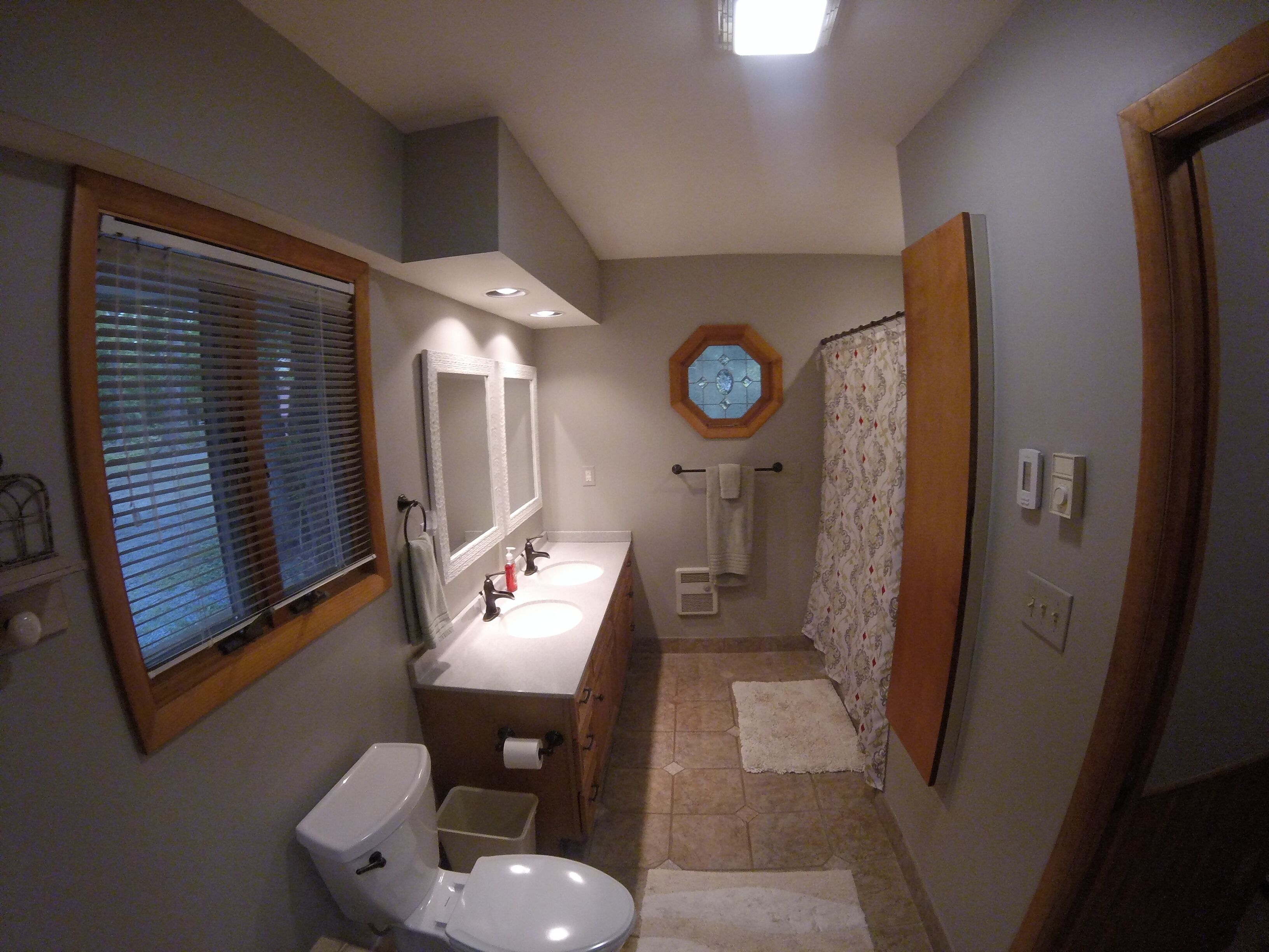 Cozy Lakefront Cabin with Stunning Views!