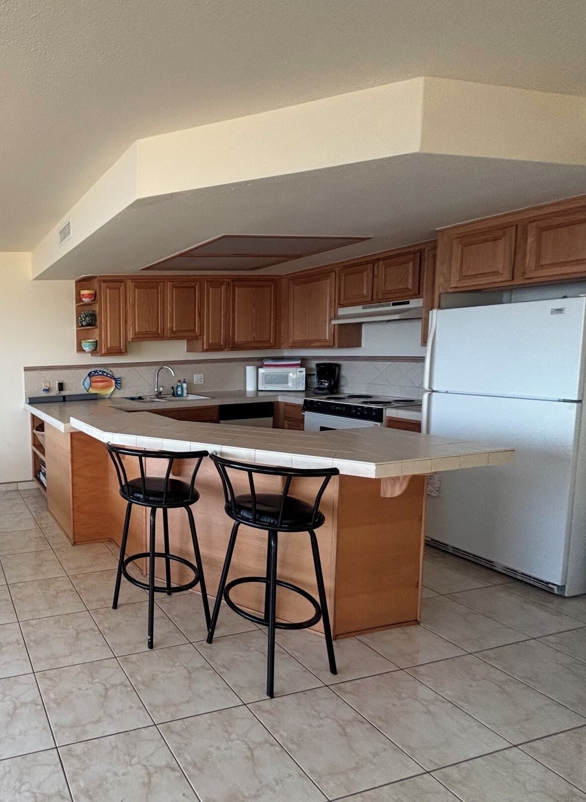 Køleskab, mikrobølgeovn, ovn, kogeplade