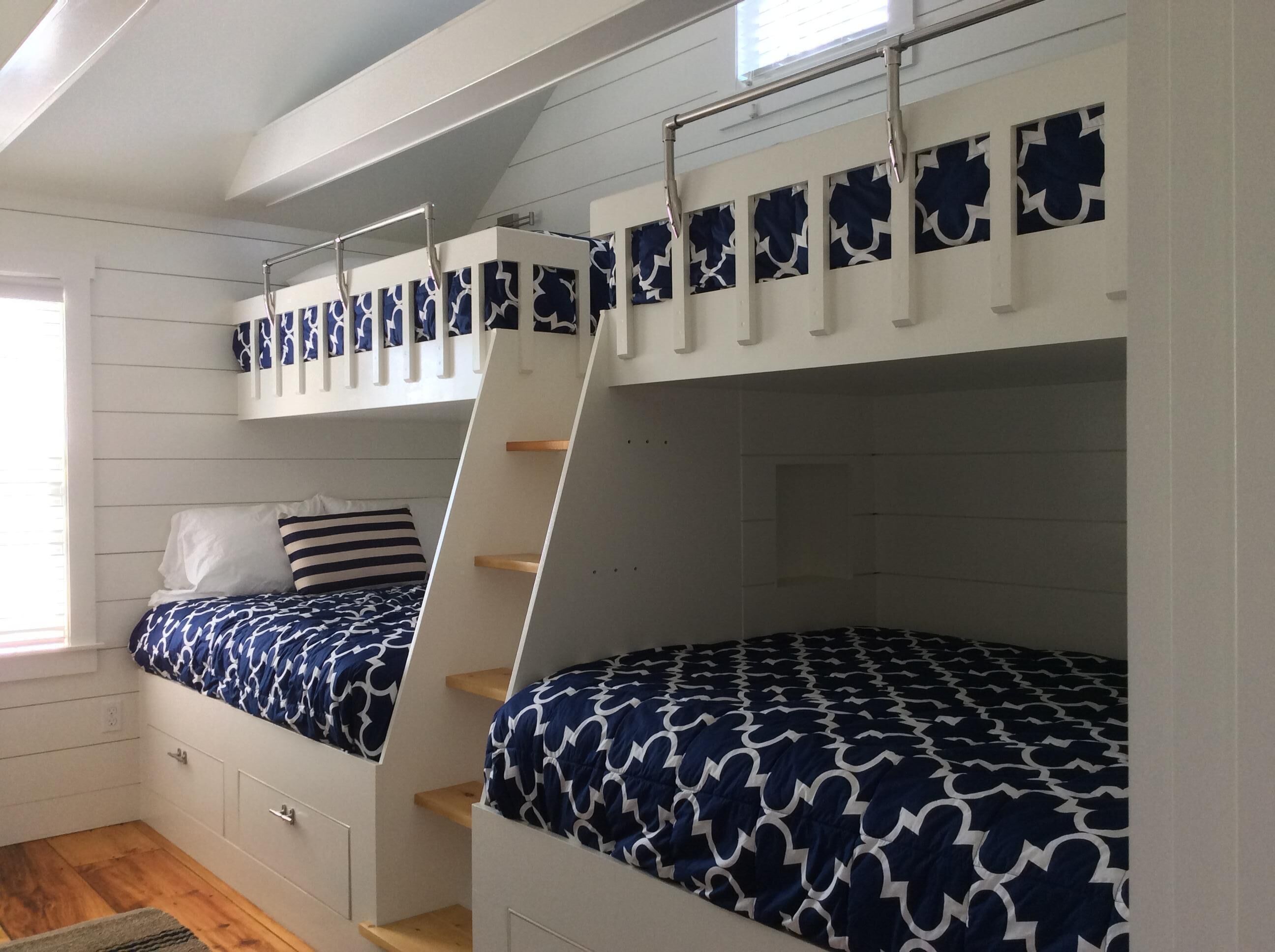 Brant Point, Best Location On The Island! Newly Renovated Nantucket Cottage