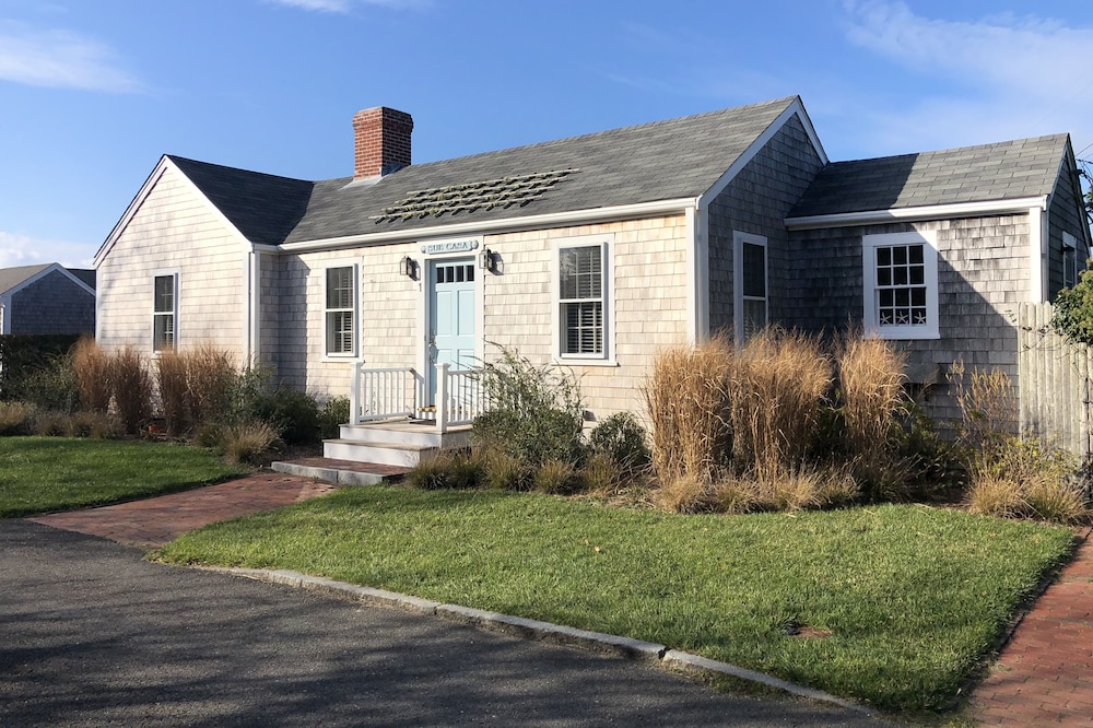 Brant Point, Best Location On The Island! Newly Renovated Nantucket Cottage