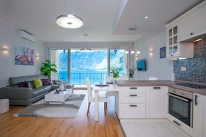 Interior - You Can't Beat This Spectacular View And Space (PRCANJ)