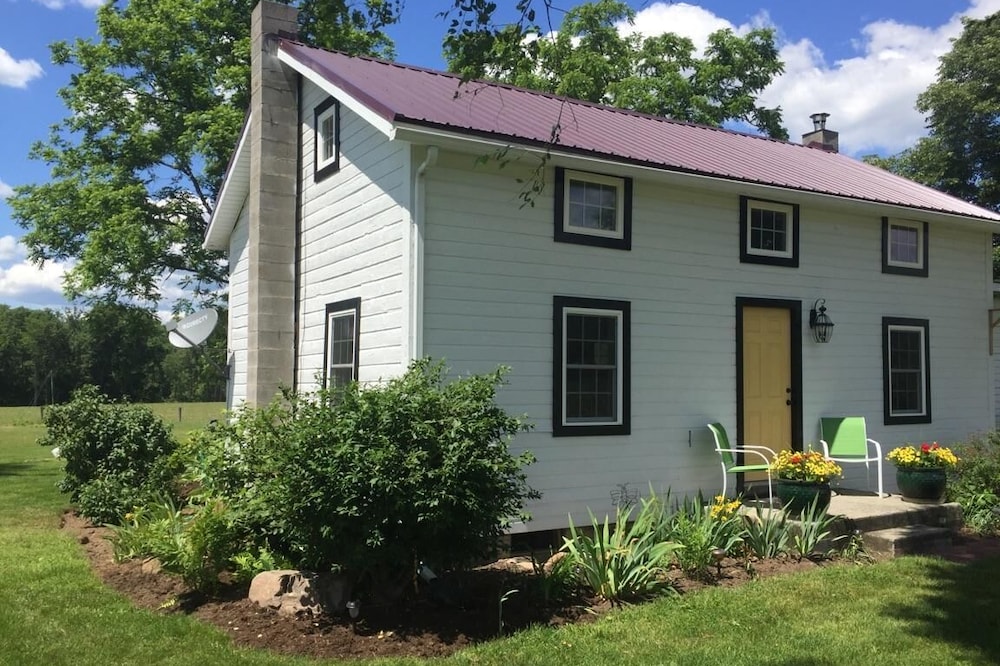 Cozy Country Cottage with Juniata River Access and Railroad Views
