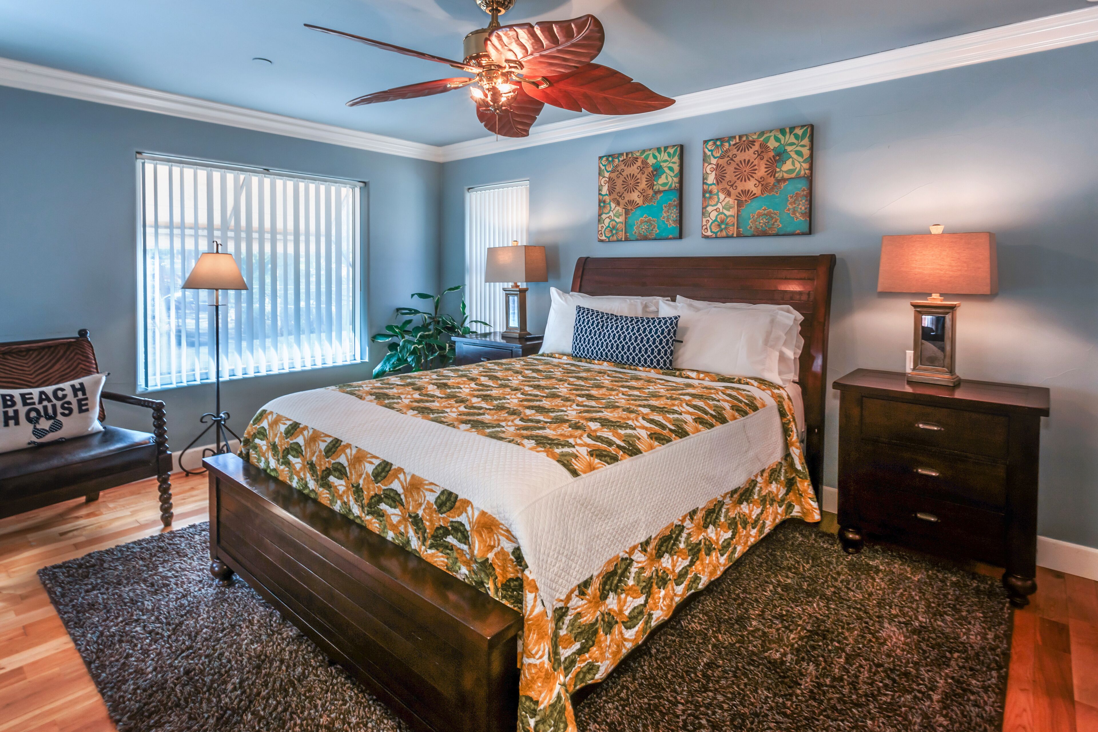 Lovely, Newer & Spacious 3 Story 1 Bedroom 2 Bath Tuscan-style Villa. Sleeps 2.