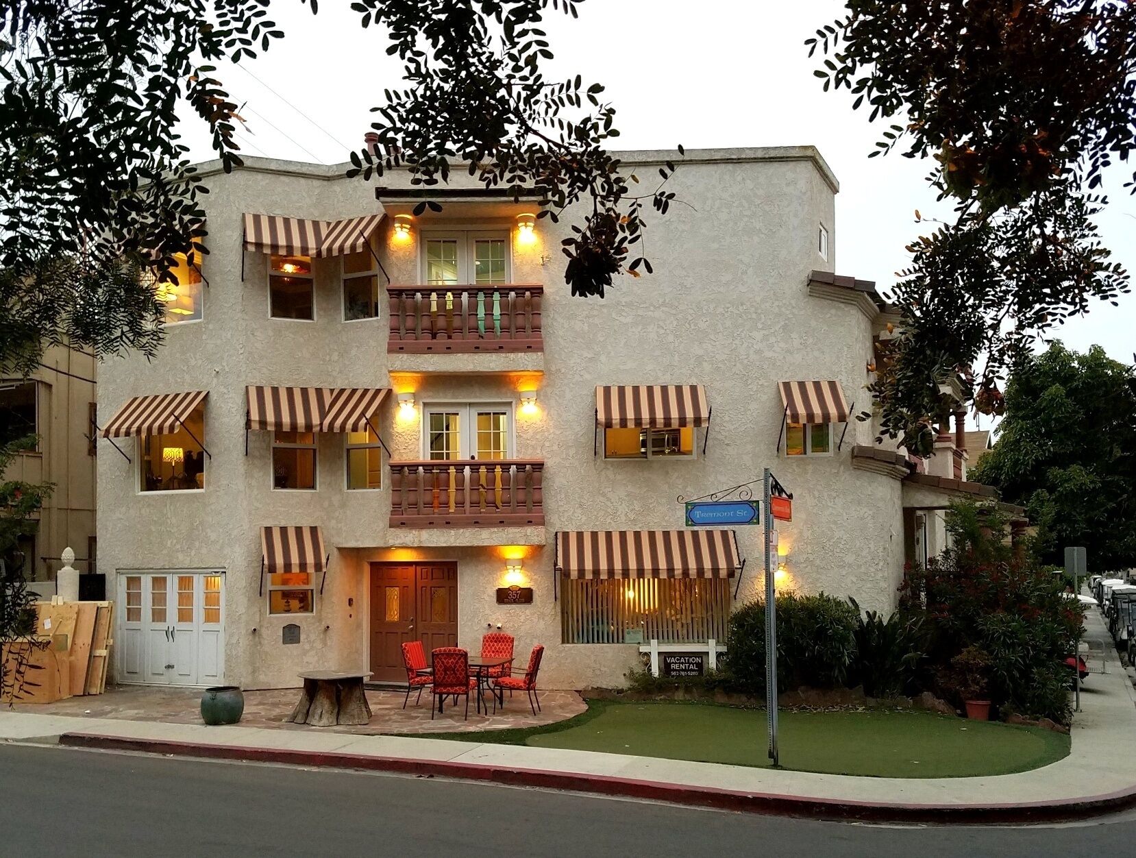 Lovely, Newer & Spacious 3 Story 1 Bedroom 2 Bath Tuscan-style Villa. Sleeps 2.