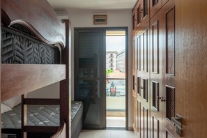 2 bedrooms, iron/ironing board, free WiFi, wheelchair access