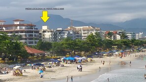 On the beach, sun loungers - Apartment in Praia Grande, Ubatuba (Praia Grande)