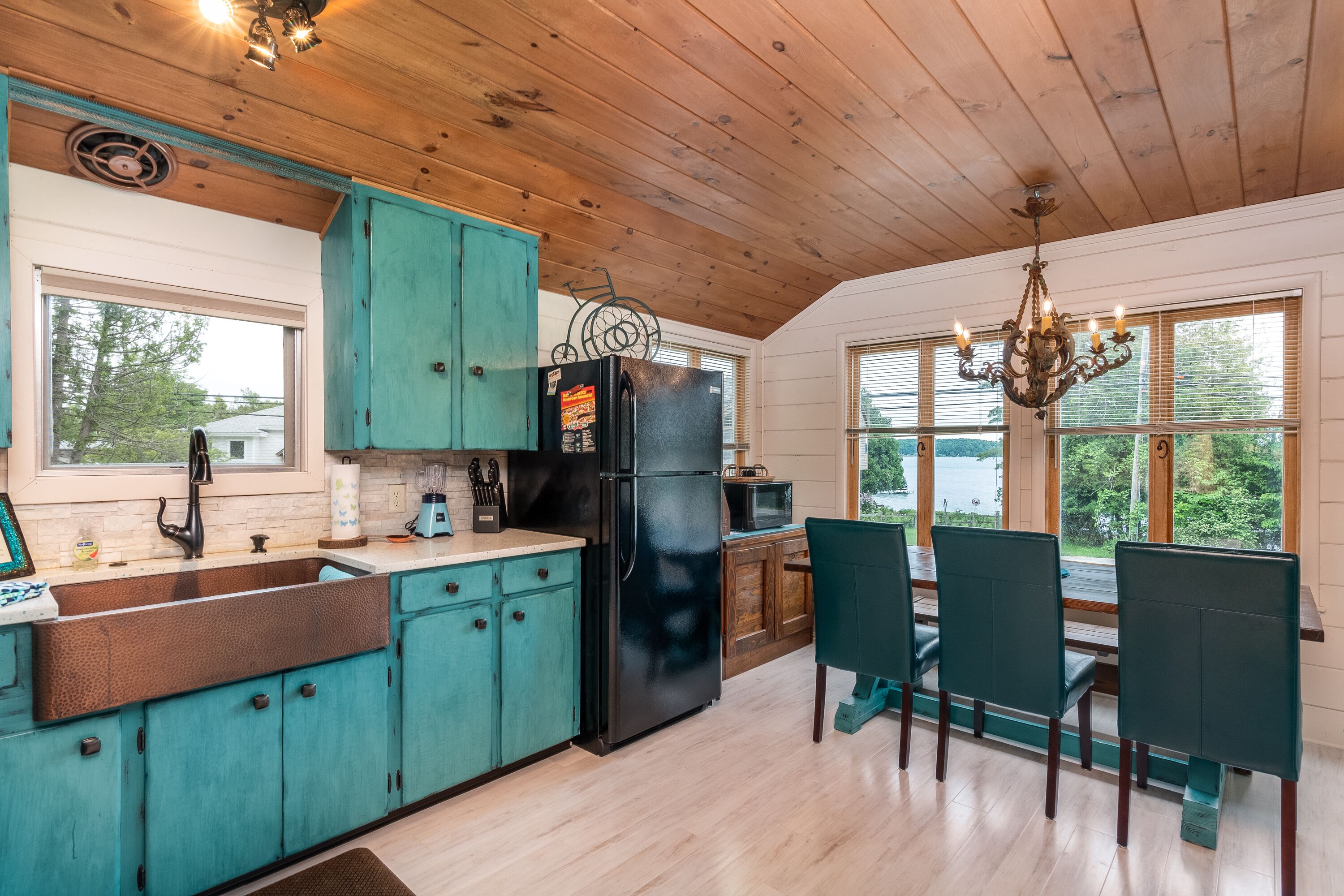 Quaint Crystal Lake Cottage