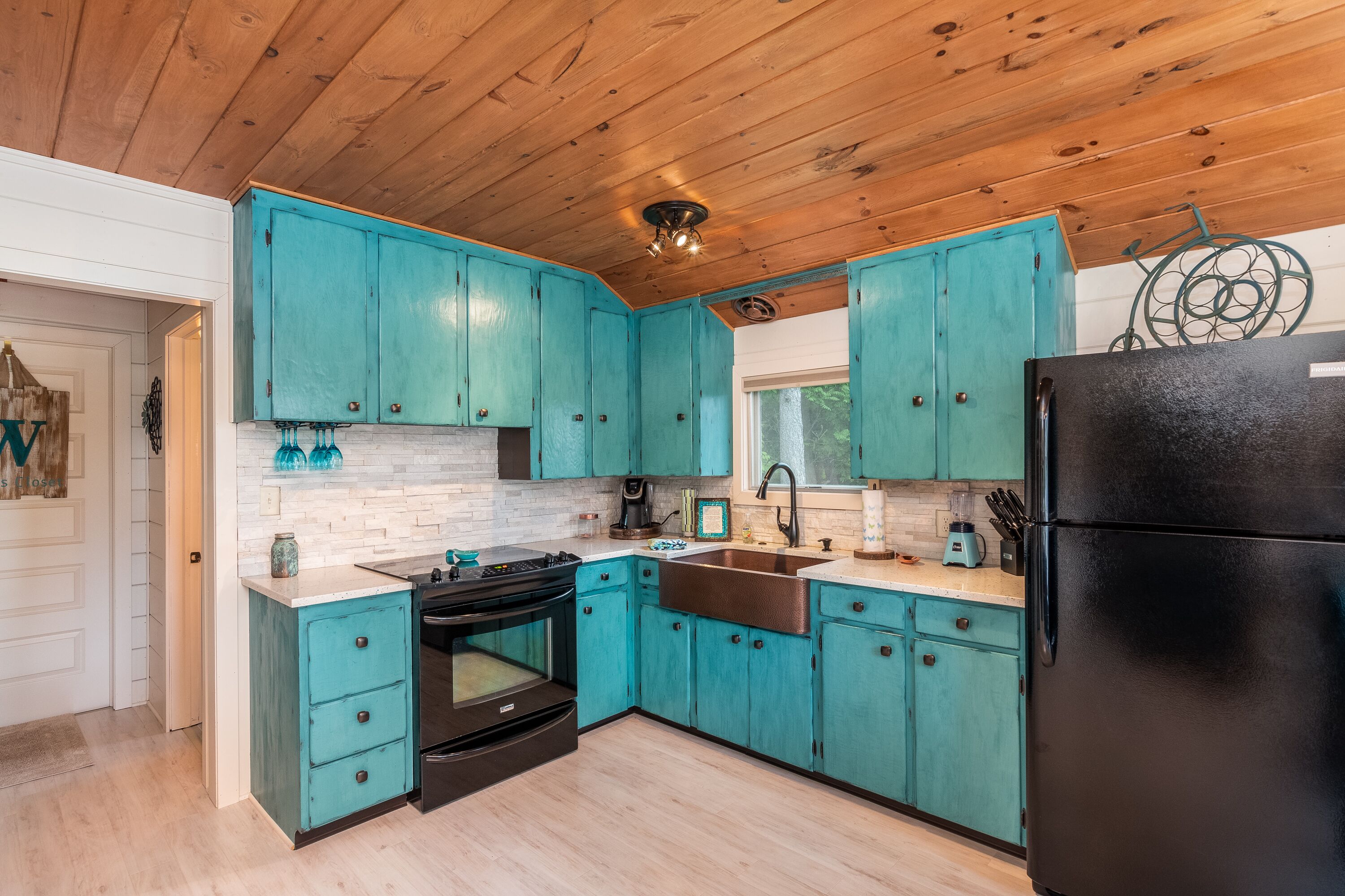 Quaint Crystal Lake Cottage