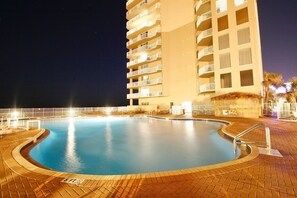 Innendørsbasseng og utendørsbasseng