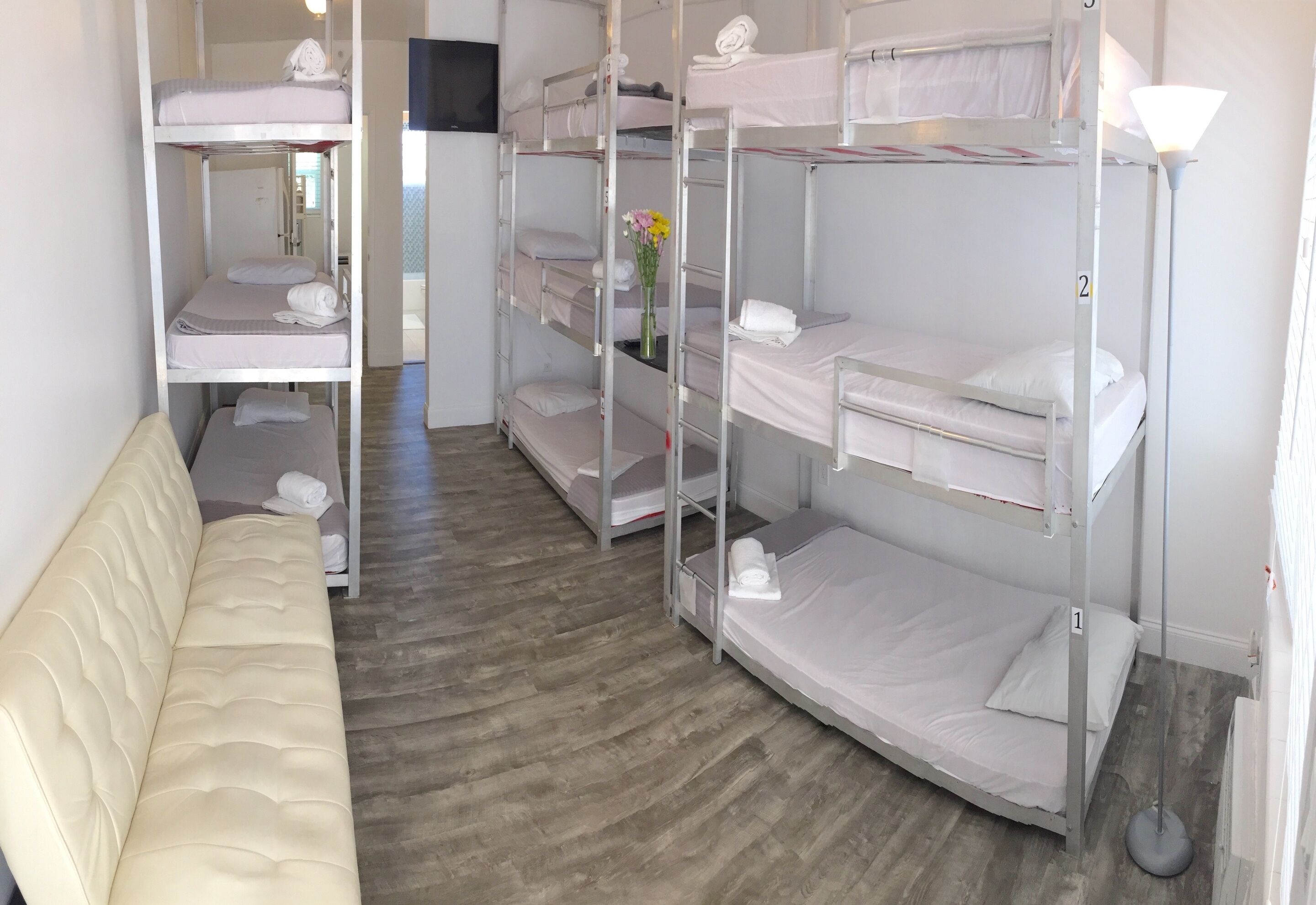 SOUTH BEACH BUNK BED HOTEL SUITE: WALK TO EVERYTHING!