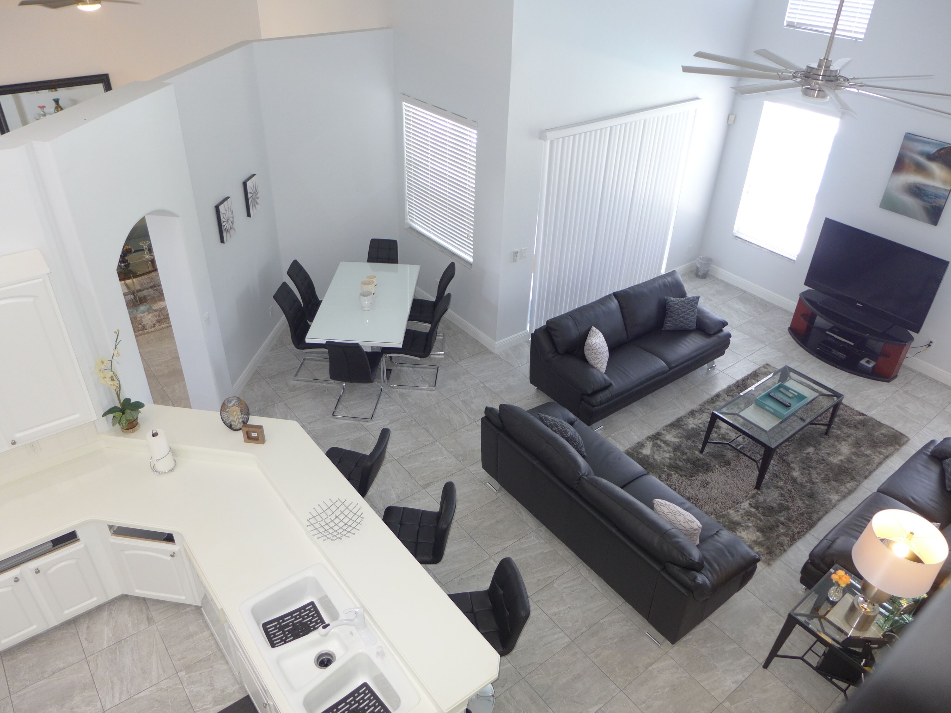 Stunning Disney Home - 2 Masters, Oversized  Swimming Pool,Game Room, Golf Views