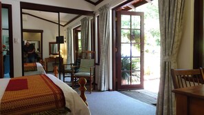 1 bedroom, iron/ironing board, WiFi, bed sheets - The Gums, Garden Apartment. (City Beach)