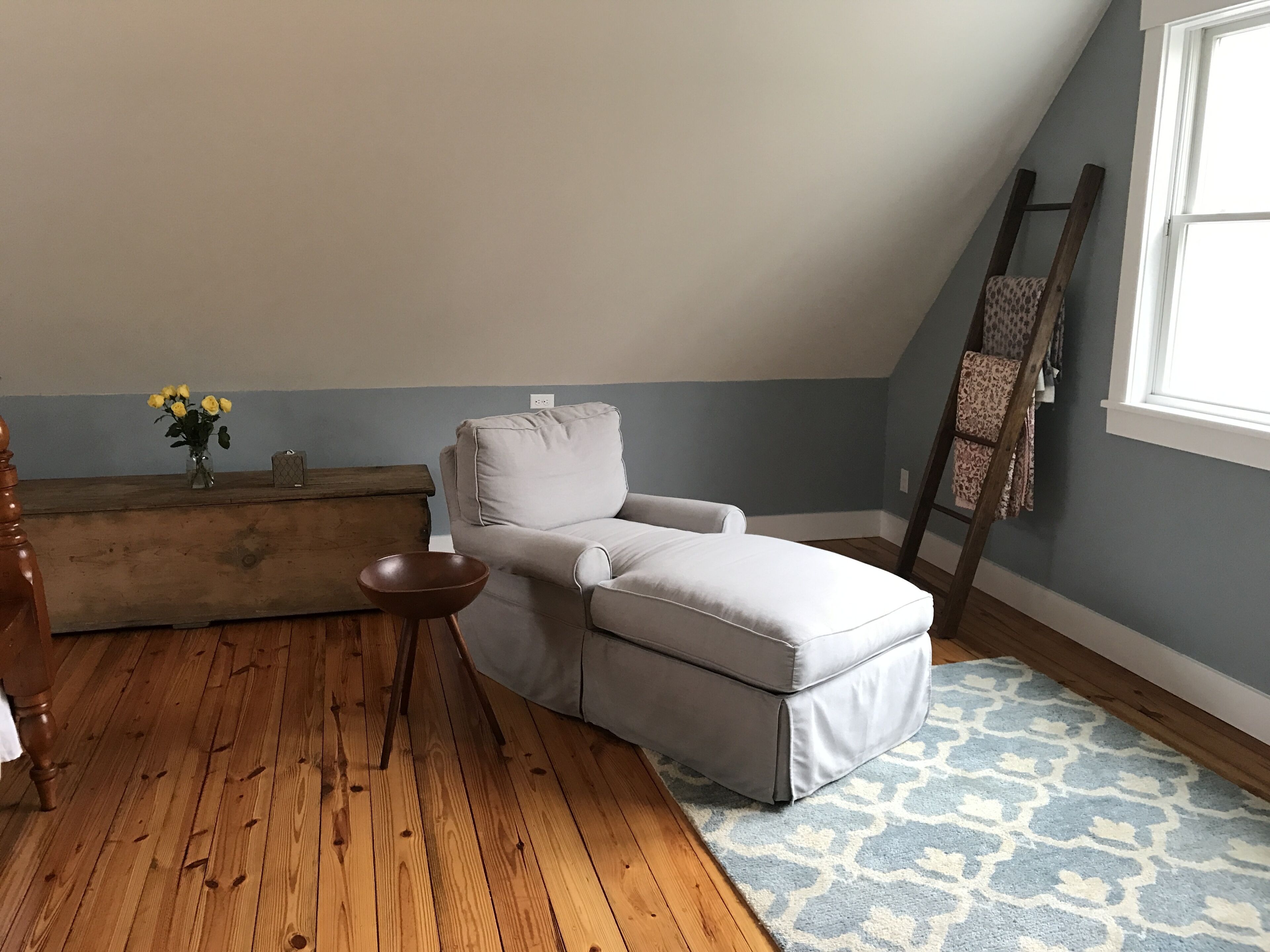 Beautiful, serene main house and carriage house walk to beach and ponds