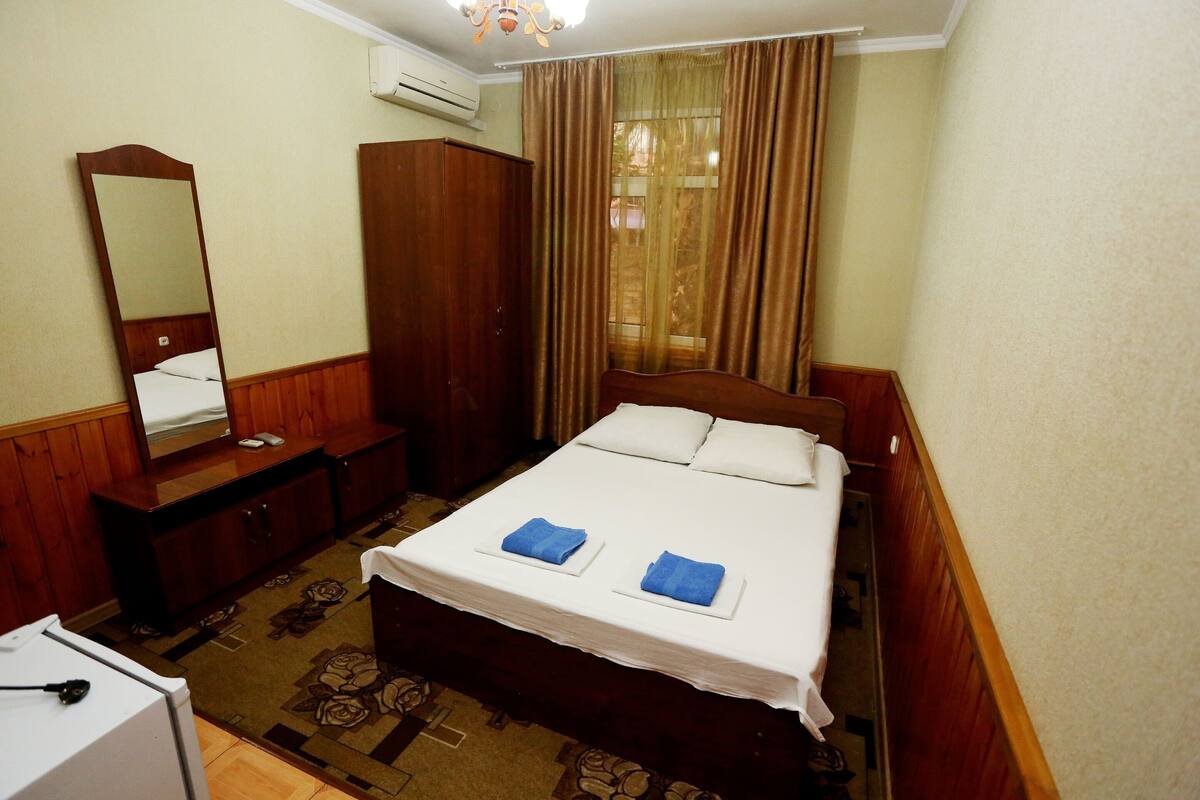 Standaard kamer, 1 twee- of 2 eenpersoonsbedden | 1 slaapkamer, een strijkplank/strijkijzer, gratis wifi