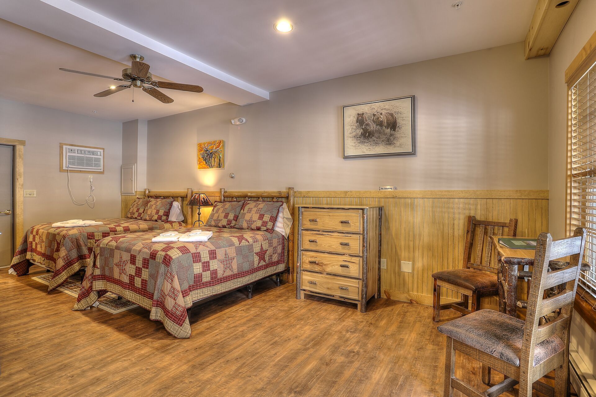 OMCS #3 - Hotel Room Suite with kitchenette in Oquossoc