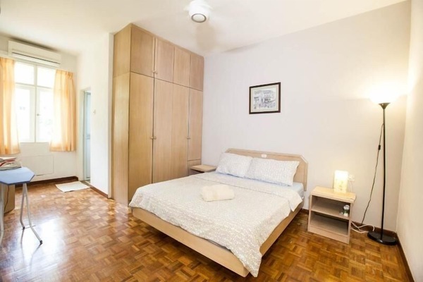 Ensuite Master Bedroom with Queen-sized bed