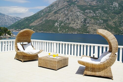 PENTHOUSE STOLIV up to10 bed SPA/POOL Terrace100m2 Private Jetty Sunbeds 5mtosea
