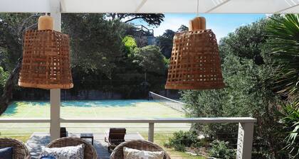 SORRENTO TENNIS RETREAT - 4BR and tennis court, just 5min walk to Sorrento strip