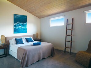 4 bedrooms, iron/ironing board, free WiFi, bed sheets - SORRENTO TENNIS RETREAT - 4BR and tennis court, just 5min walk to Sorrento strip (SORRENTO)