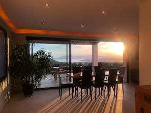 Dining - Contemporary villa, fully air-conditioned, with a stunning panoramic sea view (La Cadière-D'azur)